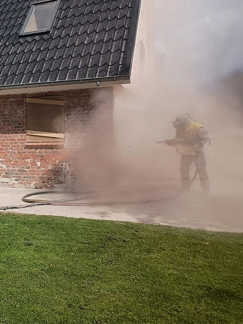 Professionel sandblæsning af facade i Sønderjylland – nær Aabenraa, Tønder og Sønderborg